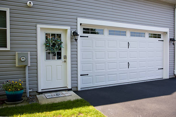 24/7 Emergency Garage Door Panel Replacement experts in Lake Lorraine, FL